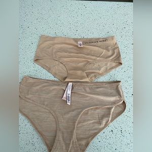 Victoria’s Secret Hipster Size M NWT (2 pair)